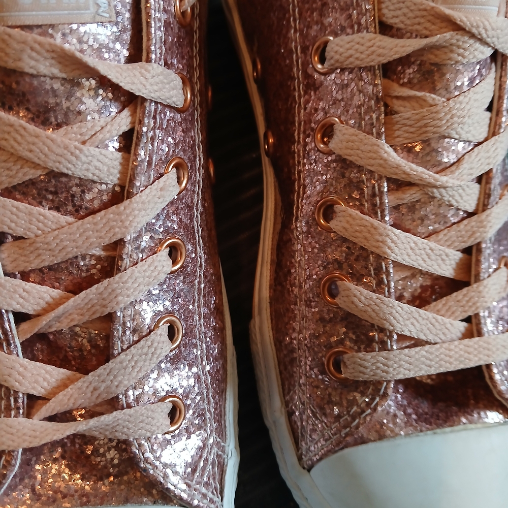 Converse Kids Sneakers in Glittery Pink